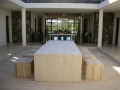casa-a-mustique-caraibi-tavolo-in-marmo-travertino